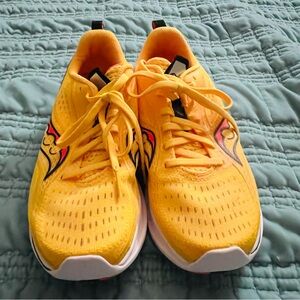 Saucony Kinvara 13 Shoes (Women’s Size 8)